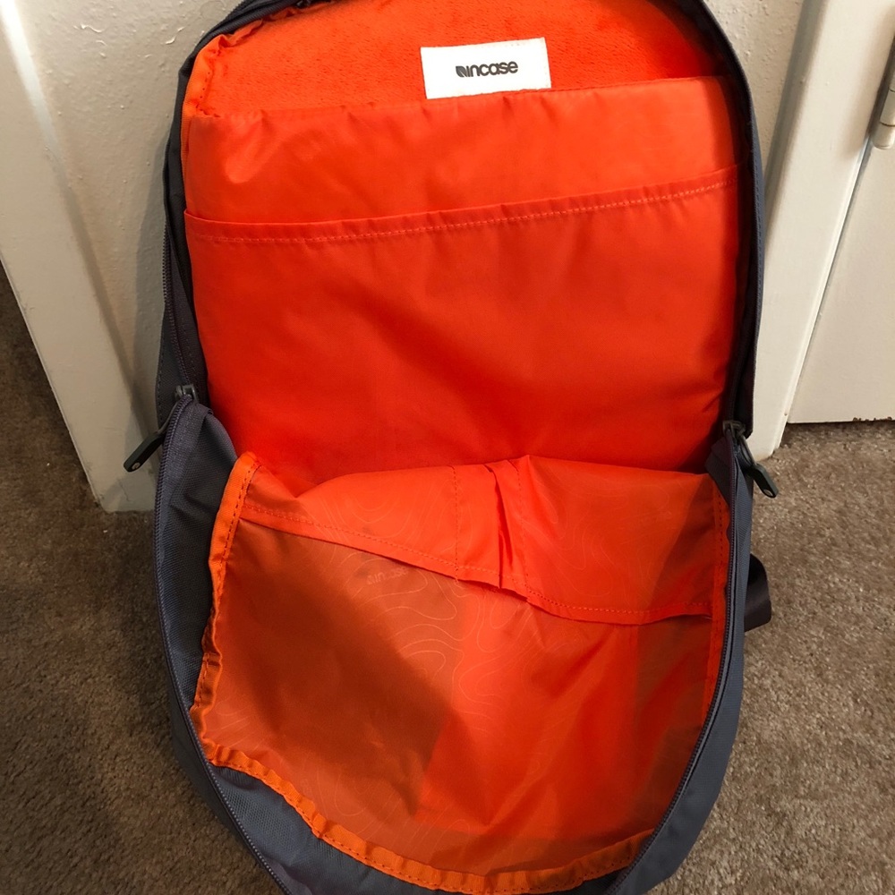 Incase backpack - Picture 2 of 2